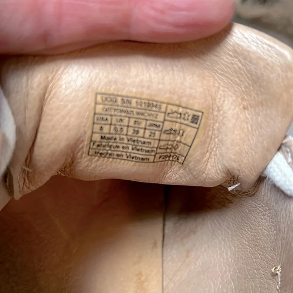 ⭐️ HOST PICK UGG Jaida Suede Leather Cream Gold Glitter Sneakers, Size 8 - Picture 6 of 10